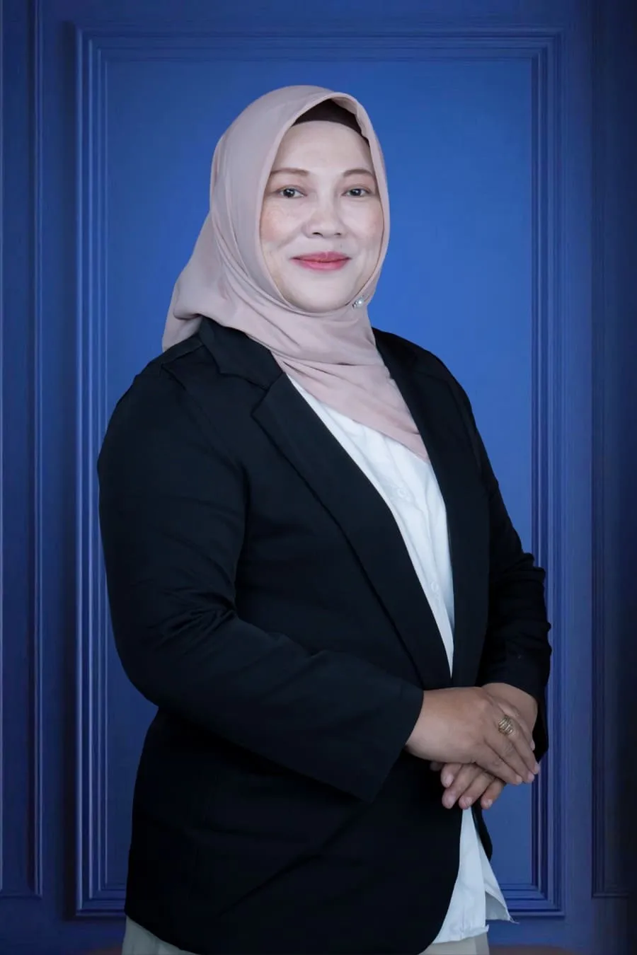 Portrait of Bdn. Sri Mularsih, S.SiT, M.Kes
